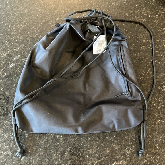 New Lululemon Lightweight Gym Sack 13L, Black String Backpack, Small Bag, Tote - Picture 8 of 15